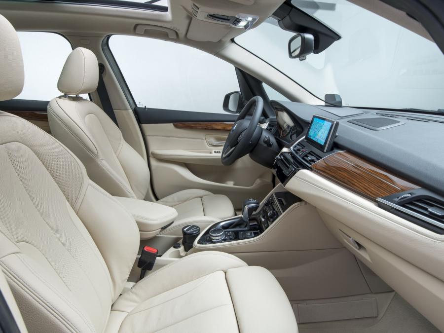  BMW 225i Active Tourer 2014 года  (фото 16 из 30)
